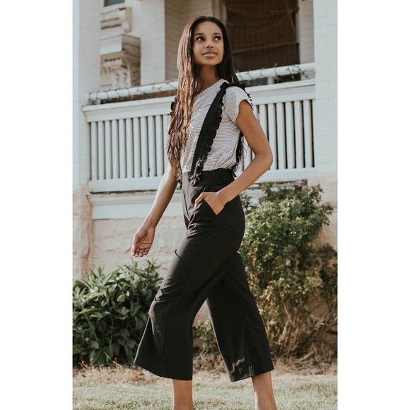 Albion Pants - Albion Fit Ruffle Capri Overalls Size Small